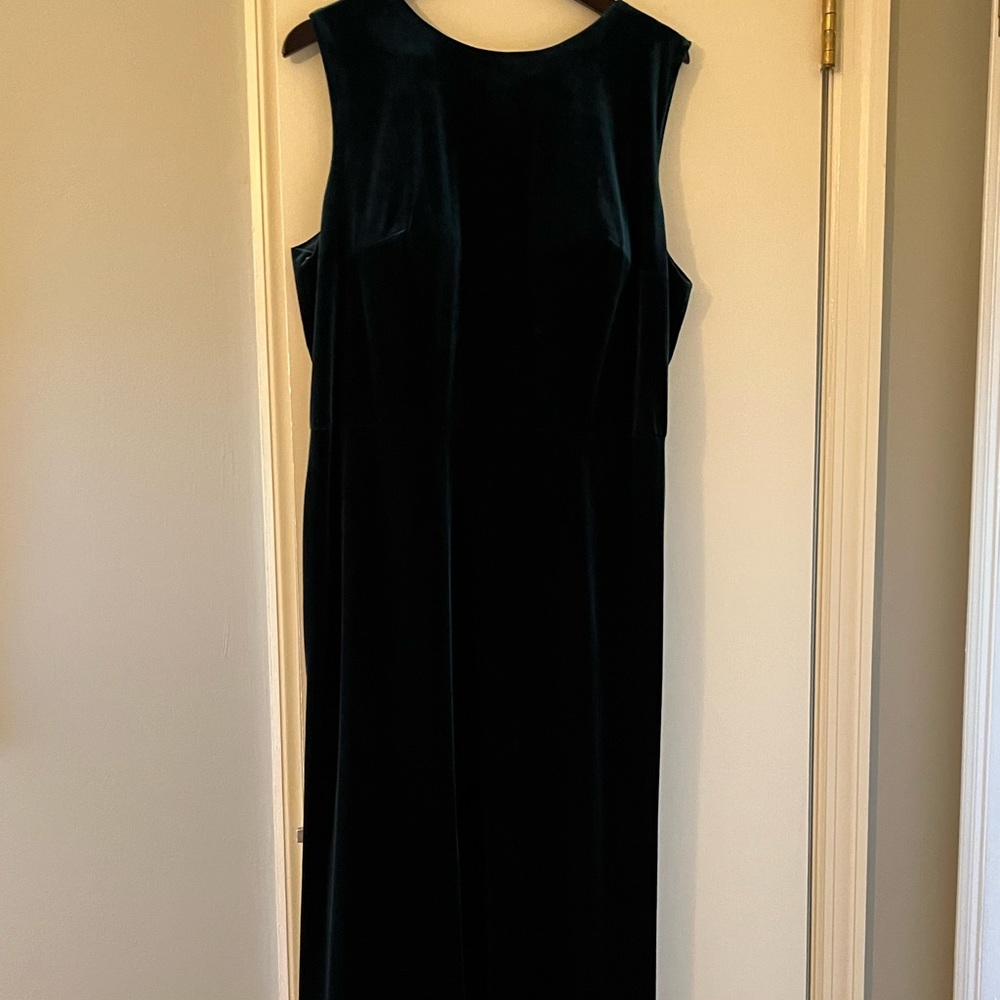 Revelry Classic Emerald (614) velvet “Cleo” size 20